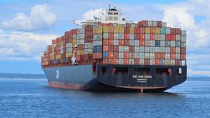 Trump asks court to freeze tariff ruling amid import surge fears
