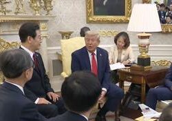 Trump strikes positive tone with South Korean president