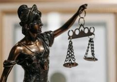 Illinois quick hits: Ceremonies planned for new lawyers; energy efficiency grants announced