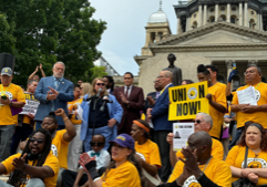 Hundreds of Uber drivers demand union-permitting bill move in Springfield